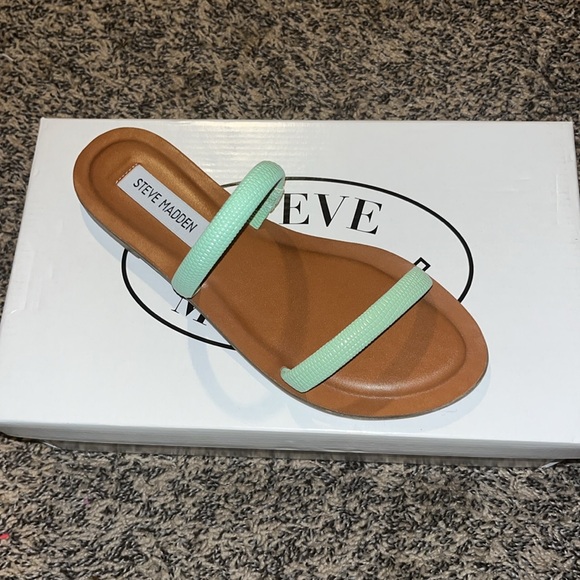 Steve Madden Mint Green Leather Sandals Womens Size 6 NEW - Picture 2 of 6
